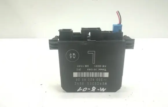 Mercedes-Benz C W203 Door control unit/module 2038206526 351369