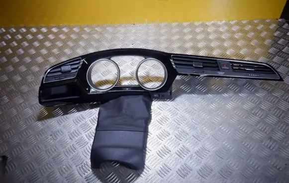Volkswagen Touran II Dashboard trim 5TA919069