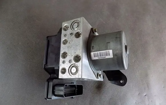 Volkswagen PASSAT B7 ABS Pump 3AA614109D