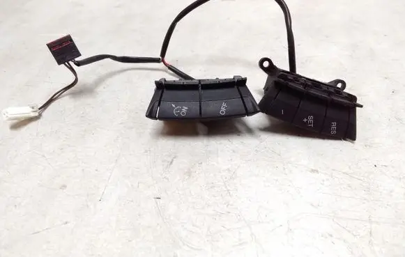 Steering wheel buttons/switches