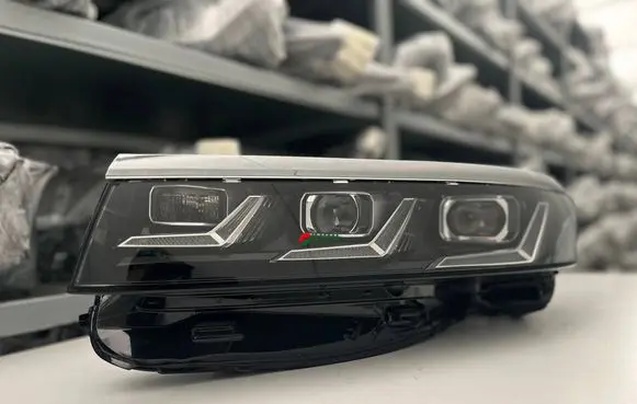 Volkswagen Touareg III Headlight/headlamp 761941081B