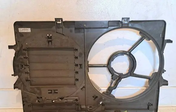 Audi Q3 8U Radiator cooling fan shroud FS2005 M136318D 8K0121003Q