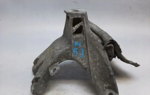 Audi A4 S4 B5 8D Engine mounting bracket 8K0199308BE