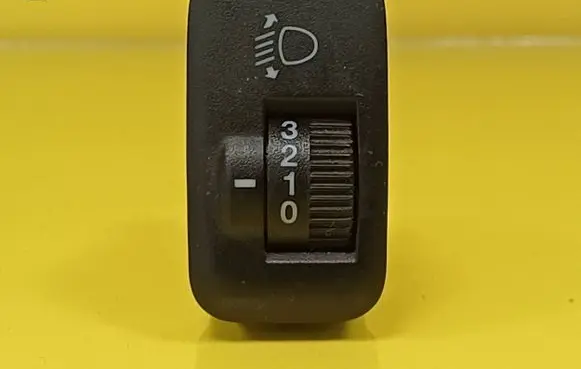 Honda CR-V Headlight level height control switch M20010