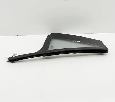 BMW X1 F48 F49 Rear side window 7405604