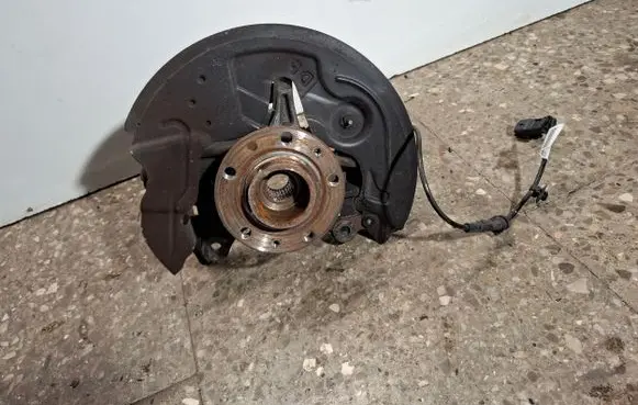 Citroen DS7 Crossback Front wheel hub 9825606180