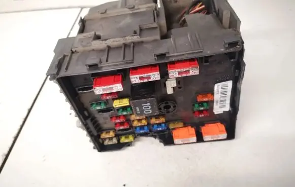 Volkswagen PASSAT B6 Fuse box set 3c0937125