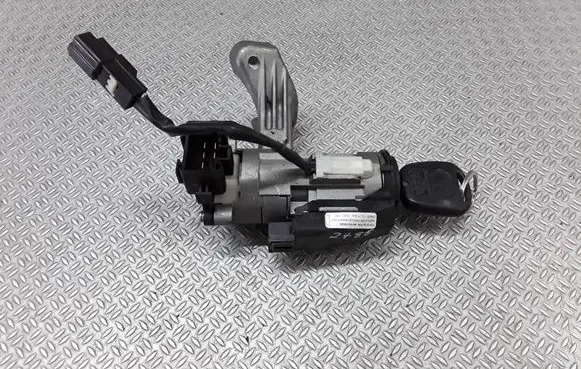 Toyota Corolla E120 E130 Ignition lock 45020024