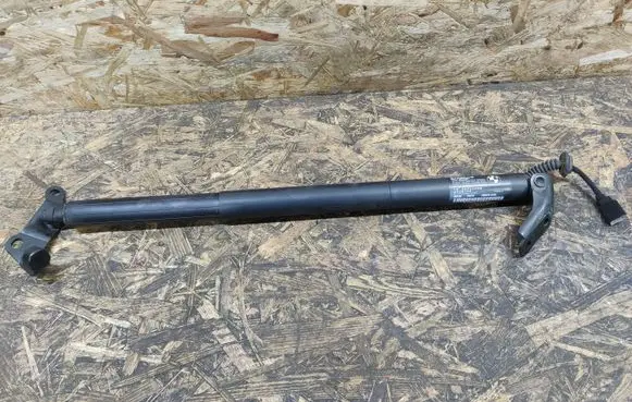 BMW 2 F46 Tailgate/trunk strut/damper 7365979
