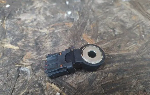Dodge Journey Detonation knock sensor 5033316AB