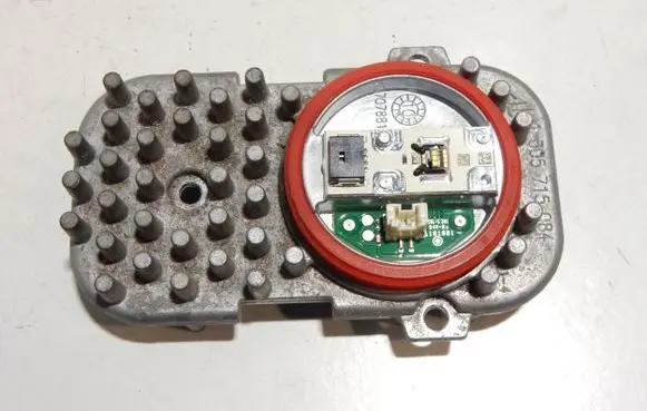 BMW X5 E70 LED ballast control module 305715084 6031