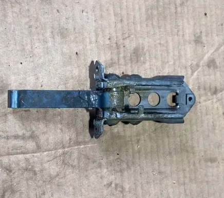 Mercedes-Benz S W126 Front door check strap stopper 