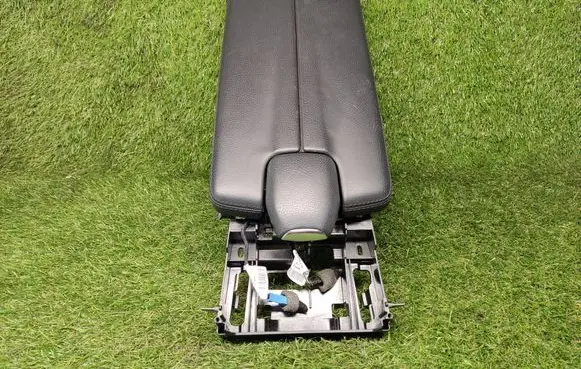 Mercedes-Benz E W212 Armrest 2125409010 2125409110