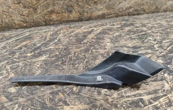Mazda 5 Windshield trim CC2951