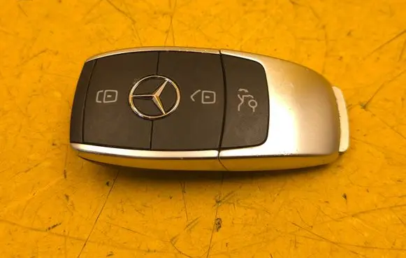 Mercedes-Benz GLE W167 Ignition key/card A1779056704