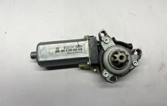 Mercedes-Benz C W204 Seat adjustment motor 0390203002 82041898