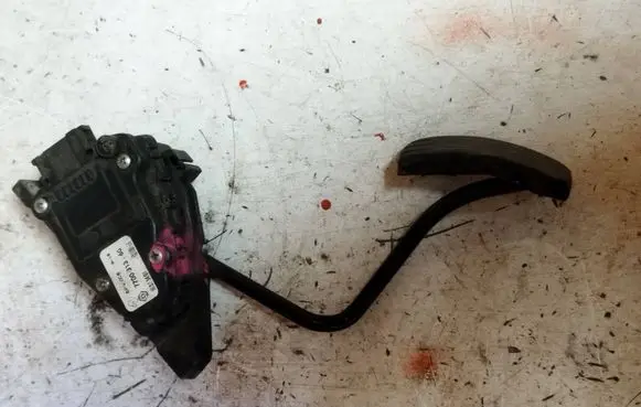 Opel Vivaro Accelerator throttle pedal 7700313060 6PV008