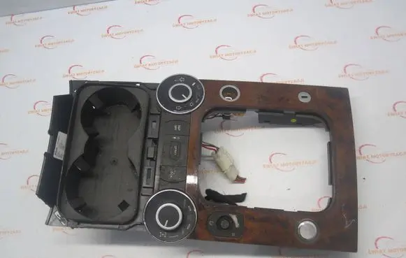 Volkswagen Touareg I Center console 7L6858602