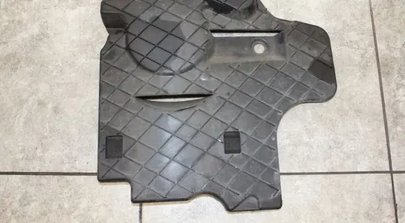 Mercedes-Benz E W212 Engine cover (trim) A6510101867