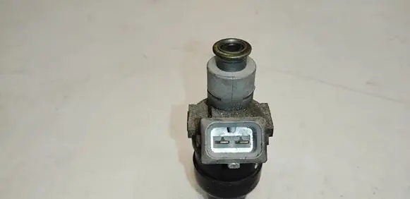 Audi A4 S4 B5 8D Fuel injector 078133551N