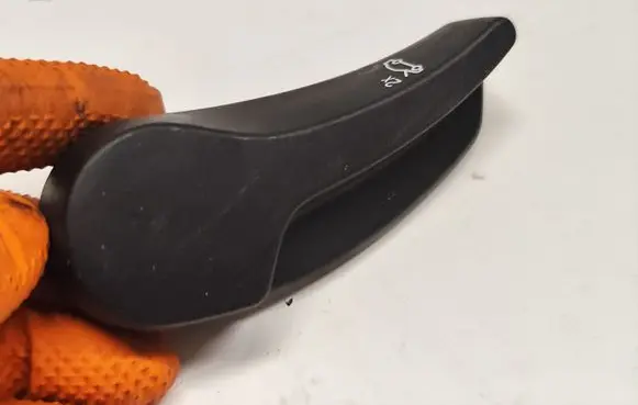 Engine bonnet (hood) release handle