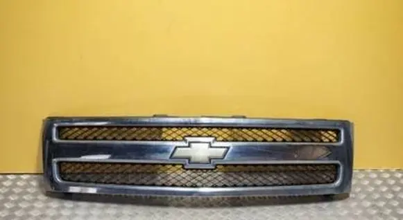Chevrolet Silverado Front bumper upper radiator grill 25810706