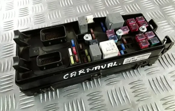KIA Carnival Fuse module 919504D0500I F613061535