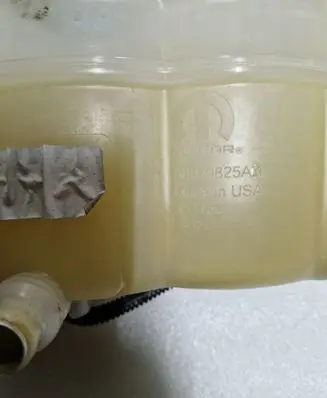 Jeep Grand Cherokee WL Coolant expansion tank/reservoir 68379825AB