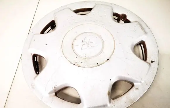 Mitsubishi Colt R16 wheel hub/cap/trim 
