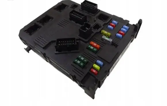 Peugeot 1007 Fuse module 9659579180