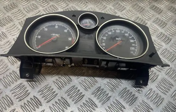 Opel Zafira B Speedometer (instrument cluster) 13225988