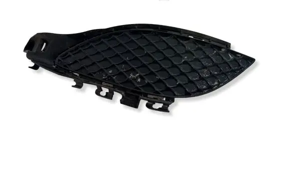 Mercedes-Benz A W176 Front bumper lower grill A1768850422 280060028
