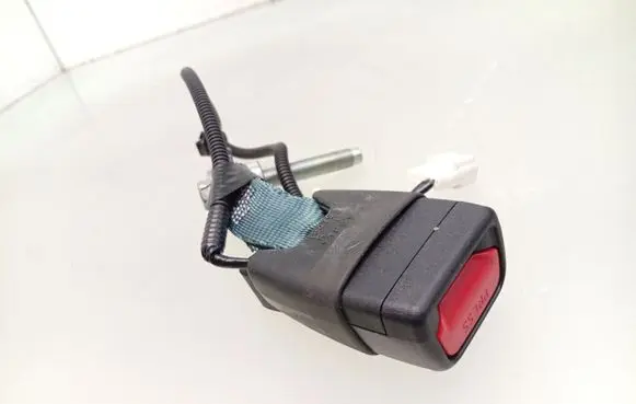 Lexus RX 450H Rear seatbelt buckle B630