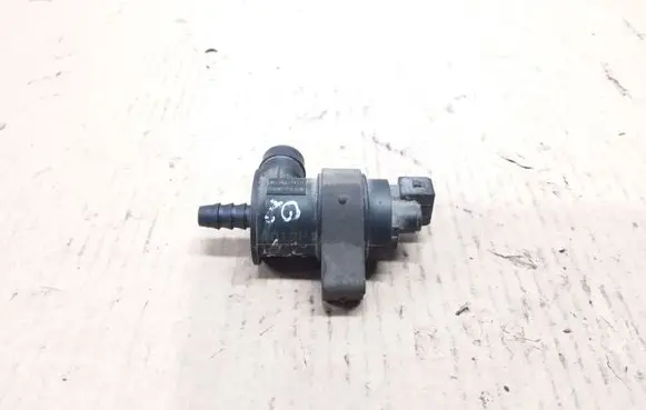 Volvo V70 Vacuum valve 31104896 1997348