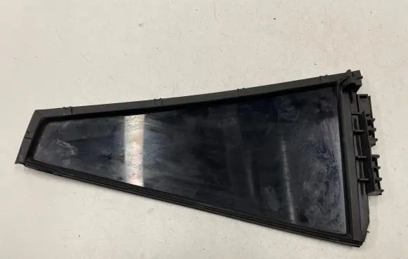 Toyota RAV 4 (XA30) Rear vent window glass 