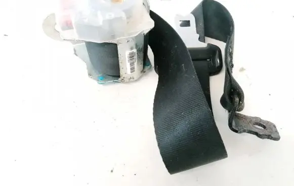 Middle seatbelt (rear)