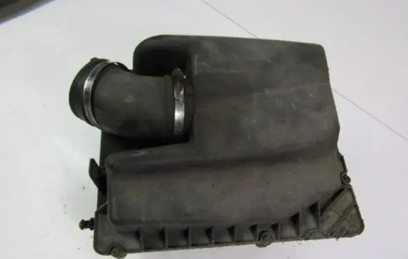 Opel Zafira B Air filter box 