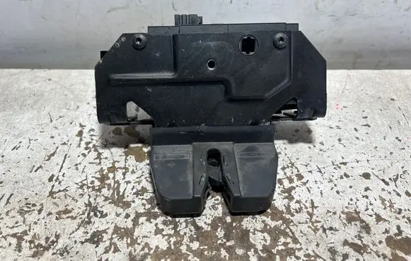 Opel Signum Tailgate/trunk/boot lock/catch/latch 13185566