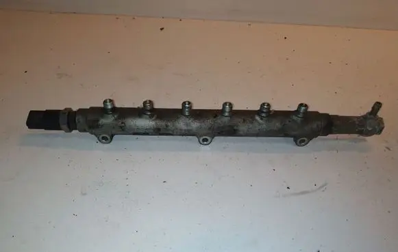 Volvo V70 Fuel main line pipe 8658252
