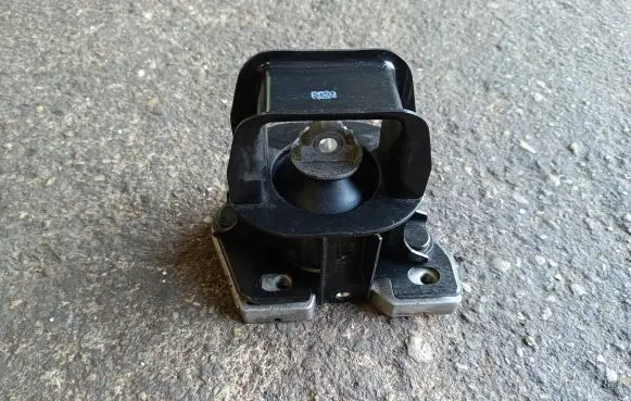 Toyota Mirai Engine mount bracket G236162010
