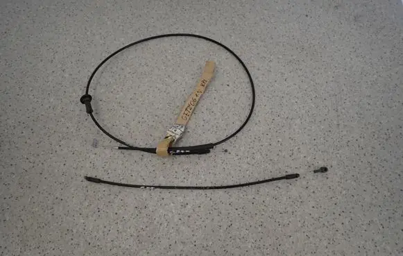 Engine bonnet/hood lock release cable