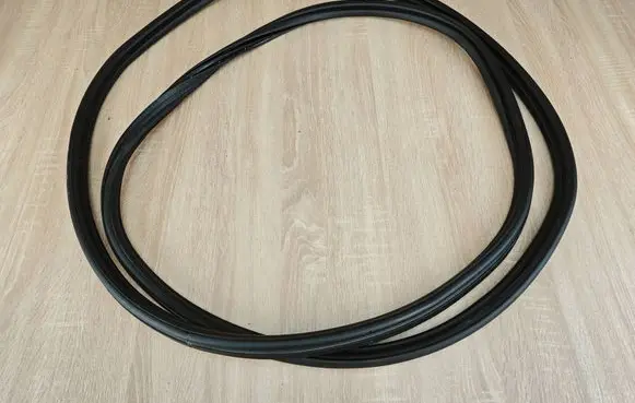 Trunk rubber seal (body)