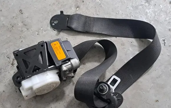 BMW X6 E71 Front seatbelt S2717196809Y 11B2293P0025R