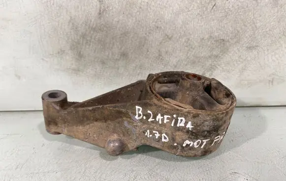 Opel Zafira B Engine mount bracket 13125635