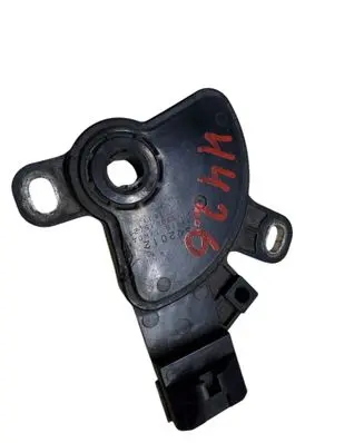 Nissan Juke I F15 Gear selector 319181XK0A