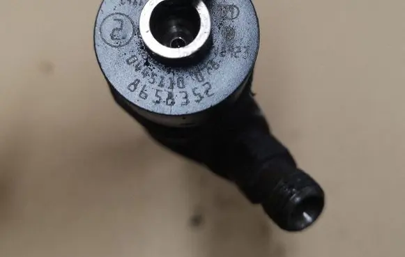 Volvo XC90 Fuel injector 0445110078