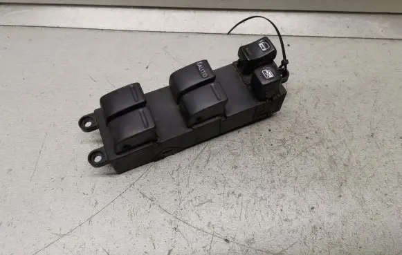 Nissan X-Trail T30 Electric window control switch