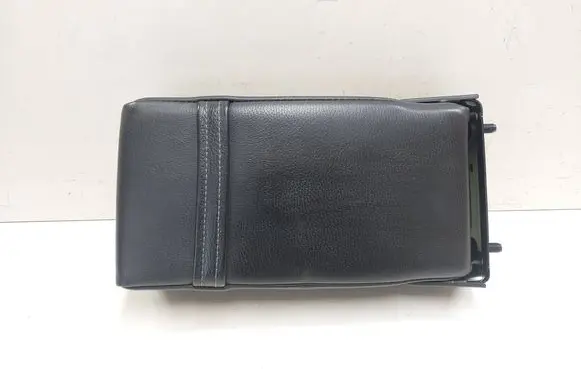 Chevrolet Captiva Rear seat armrest 