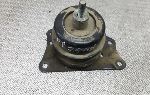 Volkswagen Polo IV 9N3 Engine mount bracket