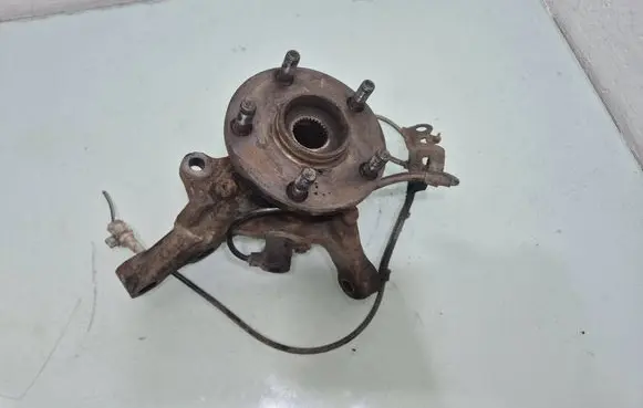 Toyota Avensis T250 Front wheel hub 